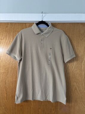 Tommy Hilfiger Men’s Tan Polo Shirt with Subtle Logo